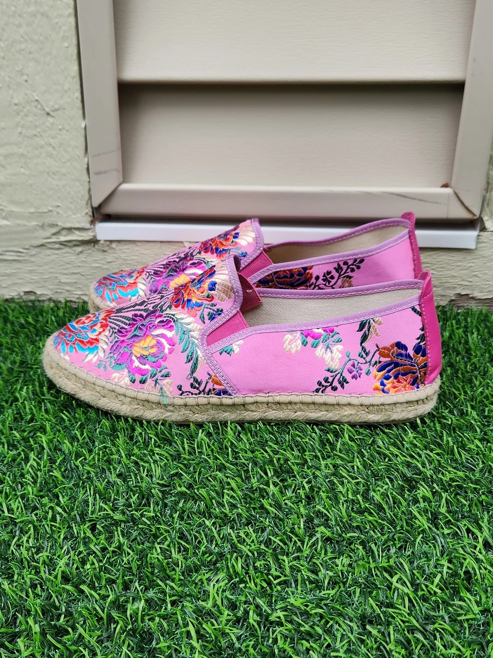 FABIOLAS Women's Floral Embroidered Espadrille Flats Size 9 Pink Slip-On Shoes
